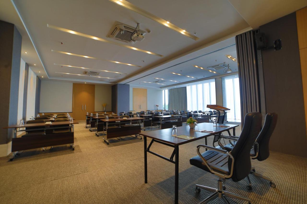 The Vern At Blvd Nashik Exterior photo